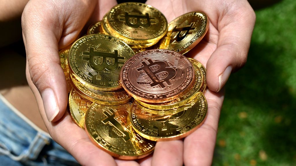  bitcoin_giveaway" width = "696" height = "392" data-srcset = "https: // cdn .technadu.com / wp-content / uploads / 2019/06 / bitcoin_giveaway-1024x576.jpg 1024w، https://cdn.technadu.com/wp-content/uploads/2019/06/bitcoin_giveaway-300x169.jpg 300w، https : //cdn.technadu.com/wp-content/uploads/2019/06/bitcoin_giveaway-768x432.jpg 768w، https://cdn.technadu.com/wp-content/uploads/2019/06/bitcoin_giveaway-200x113. jpg 200w، https://cdn.technadu.com/wp-content/uploads/2019/06/bitcoin_giveaway-218x122.jpg 218w، https://cdn.technadu.com/wp-content/uploads/2019/06/ bitcoin_giveaway-265x149.jpg 265w، https://cdn.technadu.com/wp-content/uploads/2019/06/bitcoin_giveaway-324x182.jpg 324w، https://cdn.technadu.com/wp-content/uploads/ 2019/06 / bitcoin_giveaway-696x392.jpg 696w، ht tps: //cdn.technadu.com/wp-content/uploads/2019/06/bitcoin_giveaway-1068x601.jpg 1068w، https://cdn.technadu.com/wp-content/uploads/2019/06/bitcoin_giveaway-747x420 .jpg 747w ، https://cdn.technadu.com/wp-content/uploads/2019/06/bitcoin_giveaway.jpg 1600w "size =" (حداکثر عرض: 696px) 100vw ، 696px "/>


<p> این احتمالاً اولین موضوعی است که همه با کلمه "Fintech" ارتباط می دهند ، بنابراین من نیز ممکن است با آن شروع کنم. Cryptocur ارز و فناوری blockchain که این امکان را فراهم می آورد از ظاهراً به هیچ وجه بیرون نمی آمدند. اولین رمزنگاری واقعی ، بیت کوین ، توسط یک شخص یا گروهی از افراد هنوز ناشناخته اختراع شد. این بدون هشدار به جهان آزاد شد و تقریباً یک شب دنیای امور مالی را تغییر داد. </p>
<p> اساساً cryptocurrency نوعی پول نقد دیجیتال است. اکنون ممکن است فکر کنید که کارت اعتباری یا کیف پول پرداخت تلفن همراه خود آن نقش را برآورده می کند ، اما آنها هنوز هم برای پیگیری پرداخت ها و تأیید آنها به یک سیستم مرکزی متکی هستند. </p>
<p> با پول نقد کاغذ ، شما به یک مرجع مرکزی احتیاج ندارید. برای پیگیری معاملات ، از آنجا که حرکت اسکناس و سکه های کاغذی واقعی به عنوان خود معامله عمل می کند. Cryptocur ارز با استفاده از blockchain به نتیجه نهایی خود می رسد. این یک دفترچه راهنمای غیر متمرکز و عمومی است که سابقه تأیید شده از هر معامله ای را که تاکنون با استفاده از ارز انجام شده است ، نگه می دارد. این تحت کنترل هیچ کس نیست و همه نسخه های توزیع شده توزیع شده باید موافقت کنند. این امر باعث ظهور شدید دولت های جهانی شده است زیرا می توان آن را تهدیدی برای حاکمیت آنها دانست. همچنین این نگرانی ها را ایجاد کرده است که از cryptocurrency می توان برای جابجایی مقادیر زیادی پول در سرتاسر جهان استفاده کرد بدون هیچ گونه کنترل ارز مجرمان بیت کوین و ارزهای دیگر را به عنوان راهی برای شستشوی پول و اجرای بازارهای سیاه آنلاین در تاریکی وب هجوم آورده اند. </p>
<p> در دنیایی که به دنبال یک جامعه بدون پول با کنترل و نظارت مرکزی است ، می گویند که این امر مختل کننده است. امور مالی جهانی یک عدم تحقق گسترده است. آینده Cryptocurrency هنوز نامشخص است ، اما مطمئناً برنامه های قدرت هایی که وجود دارد به دلیل موفقیت در این امر اطمینان ندارند. </p>
<h2> Crowdfunding و پیشنهادات اولیه سکه </h2>
<p><noscript><img class=