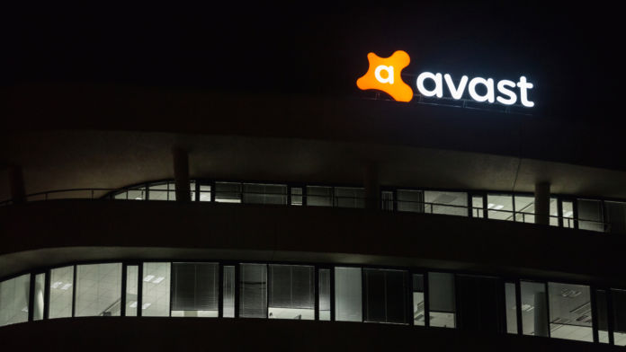  avast "title =" avast "/> </div>
<ul>
<li><strong> Avast به جاسوسی رایج و اقدامات جمع آوری داده های کاربر از طریق یکی از شرکت های تابعه آن متهم شده است. </strong></li>
<li><strong> داده ها ظاهراً ناشناس شده است ، اما یک شناسه ماندگار محصول باعث شناسایی کاربر ممکن است. </strong></li>
<li><strong> غول های فناوری و بازاریابان آنلاین برای دسترسی به این داده های بسیار دقیق و گرانقیمت صف خرید کردند. </strong></li>
</ul>
<p> طبق نتایج یک تحقیق مشترک که توسط مادربورد و PCMag انجام شده است ، Avast در حال جمع آوری داده های مرور کاربر بوده و آن را فروخته است. به اشخاص ثالث مانند بازاریابان و تبلیغ کنندگان. شرکت ضد ویروس گفته می شود از موقعیت خود سوء استفاده کرده است تا سود بیشتری از مشتریان خود کسب کند و این کار را بدون درخواست رضایت خاص یا مراقبت از آنها انجام داد تا آنها را از جزئیات مطلع سازد.در واقع وقتی اولین افشاگری ها با توجه به روشن شدن برنامه جاسوسی مرورگر خود ، این شرکت به مطبوعات گفت که آرام شوند زیرا تمام اطلاعات جمع آوری شده ناشناس است. </p>
<p> همانطور که توسط تحقیقات فوق فاش شد ، Avast در حقیقت برای فروش داده های جمع آوری شده از یکی از شرکت های زیر مجموعه خود به نام "Jumpshot" استفاده کرده بود. در ارائه خدمات این شرکت ، ما وعده هایی در مورد "داده های كلیك كننده فوق العاده دقیق از 100 میلیون خریدار آنلاین جهانی" می بینیم. داده های جمع آوری شده به حدی انبوه است ، به طوری که کسانی که دسترسی به مزارع را خریداری کرده اند قادر به کلیک بر روی خریداران بودند. در مورد این سوال که این داده ها چقدر ناشناس هستند ، هیچ نام ، ایمیل یا آدرس IP وجود ندارد. با این وجود ، یک شناسه دستگاه وجود دارد که پایدار است و مطابق با نصب نصب محصولات Avast AV است. برای تنظیم مجدد این شناسه ، مجبور است محصول را مجدداً نصب کند. </p>
<p><noscript><iframe title=