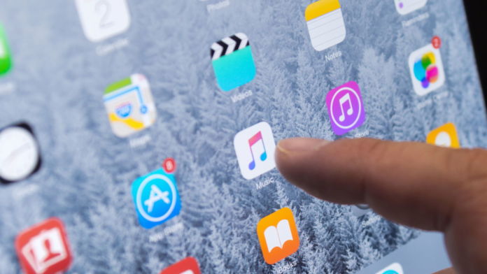  apple music "title =" apple music "/> </div>
<ul>
<li><strong> نسخه تحت وب Apple Music از بتا خارج شد و اکنون در یک وب سایت اختصاصی موجود است. </strong></li>
<li><strong> مشترکین جدید سرویس پخش موسیقی یک دوره آزمایشی رایگان 3 ماهه را تجربه خواهد کرد. </strong></li>
<li><strong> Apple Music یک انتخاب خوب در بازار پخش موسیقی است ، با یک مجموعه غنی و کیفیت صدای خوب به اندازه کافی. </strong></li>
</ul>
<p> نسخه مبتنی بر وب اپل موسیقی سرانجام از بازار خارج شد. مرحله بتا توسعه که در آن از سپتامبر 2019 باقی مانده است ، بنابراین شما هم اکنون می توانید از آن در "music.apple.com" لذت ببرید. اگر سعی در بازدید از دامنه بتا دارید ، به URL رسمی هدایت می شوید ، بنابراین کسانی که در مرحله آزمایش از این سکوی پیروی کرده اند ، دیگر نیازی به تغییر نشانک شما نخواهند داشت. موسیقی یک جفت بلندگو یا هدفون و یک مرورگر اینترنتی است. </p>
<p> شما می توانید با استفاده از Apple ID خود وارد سرویس پخش موسیقی شوید یا وارد شوید و در ادامه گزینه های برنامه اشتراک را مشاهده می کنید. با عضویت ، به کتابخانه خود ، لیست های پخش ذخیره شده ، موارد دلخواه ، میکس های شخصی و توصیه های متداولی که از برنامه Music در سیستم عامل های iOS ، MacOS یا Android دریافت کرده اید ، دسترسی پیدا خواهید کرد. تفاوت این است که اکنون همه چیز درست است مرورگر ، بنابراین شما در نهایت می توانید از Apple Music در لینوکس ، ویندوز ، سیستم عامل Chrome یا هر سیستم عامل دیگری که مرورگر وب را ورزش می کند لذت ببرید. </p>
<p> و از آنجا که ما در وسط پاندمی Coronavirus قرار داریم ، اپل بسیار زیبا ارائه می دهد. گسترده 3 ماهه رایگان دوره آزمایشی برای اشتراک های جدید. به گفته این ، اگر به دنبال یک تجربه جریان عالی موسیقی هستید ، این یک فرصت عالی برای به دست آوردن است. با این حال ، باید توجه داشته باشید که پلت فرم وب اپل موسیقی در حال حاضر دقیقاً دارای ویژگی های کاملاً بسته نیست ، که قابل درک است زیرا فقط از بتا خارج شده است. هیچ شعر برای همراهی با پخش وجود ندارد ، افزودن آهنگ به لیست پخش هنوز کار نمی کند ، هیچ حالت "تصویر در تصویر" ، هیچ عملکرد آپلود iCloud ، پشتیبانی از Chromecast ، دسترسی به پادکست ها و قابلیت های کشیدن و رها کردن وجود ندارد. برخی از کاربران همچنین عملکرد آهسته و کیفیت صدای ضعیف را گزارش می دهند ، اما ما هنگام آزمایش ما چیزی شبیه به آن ندیدیم. </p>
<figure id=