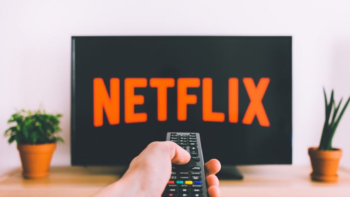 صفحه نمایش تلویزیون Netflix Streaming "عنوان =" جریان تلویزیون صفحه Netflix "/> </div>
<ul>
<li><strong> Netflix کنترل های والدین قدرتمندتری را به همراه دارد و راهی برای قفل کردن پروفایل های هر پروفایل با استفاده از پین ها است. </strong></li>
<li><strong> این مانع از تماشای محتوای نامناسب بچه ها می شود. </strong></li>
<li><strong> Netflix به خانواده ها کمک می کند تا در هنگام انزوا خود ، سرگرمی های خود را برطرف کنند ، بنابراین ایمنی و کنترل به یک ضرورت تبدیل شده است. </strong></li>
</ul>
<p> Netflix اعلام کرد که آنها توانایی محافظت از پروفایل های کاربر را با PIN ها ارائه می دهند تا بچه ها یا سایر اعضای خانواده قادر نخواهند بود به آنها دسترسی پیدا کنند. پلتفرم محبوب جریان ، این ویژگی جدید را در شرایطی به وجود می آورد که همه ما به دلیل همه گیر بودن Coronavirus در خانه گیر کرده ایم. با تمام اعضای خانواده در داخل می ماندیم ، خطر دسترسی شخصی به حساب شما ، مشاهده سابقه ، موارد دلخواه و محتوائی که برای گروه سنی آنها مناسب نیست ، به صورت تصاعدی در حال افزایش است. </p>
<p> در همین زمینه ، Netflix قصد دارد در کنترل عمیق تری را نسبت به آنچه کاربران پروفایل زیر سن مشاهده در سیستم عامل جریان از هر دستگاهی که ممکن است به آن دسترسی داشته باشند ، تنظیم کنید. ابتدا ، برای کاربرانی که کودکانی در سنین مختلف دارند ، یک سیستم فیلتر محتوا مبتنی بر سن وجود دارد. ثانیا ، یک سیستم فیلتر دانه ای تر وجود دارد ، که کاربر قادر به حذف فیلم های سری برای پروفایل های فردی خواهد بود. سرانجام ، بزرگسالان می توانند تاریخچه مشاهده فرزندان خود را بررسی کنند و همچنین گزینه بازی خودکار را برای جلوگیری از تماشای تنظیم تنظیم کنند. </p>
<p><noscript><img class=